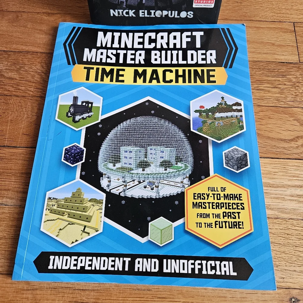 Minecraft Zombies! and Minecraft Master Builder Time Machine Set Of 2 Like New